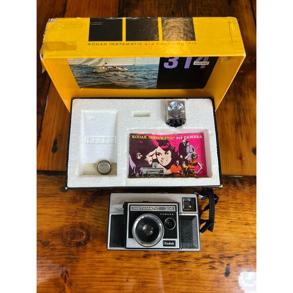 Vintage In Box Kodiak Instamax 314 Film Camera and manual - Picture 6 of 13